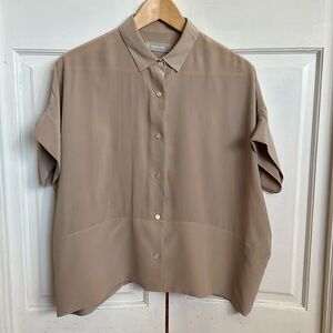 Everlane The Washable Clean Silk Short-Sleeve Square Shirt in burnt sugar